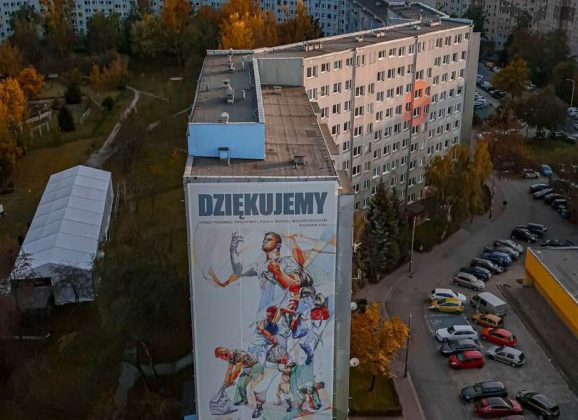 Niezwykły mural na bloku przy ul. Krynickiej